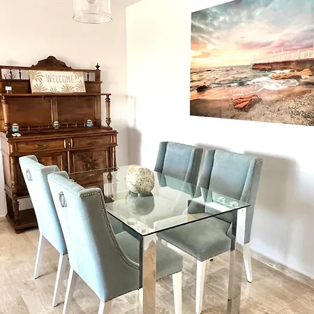 - Alicate Beachfront Apartment-9 Apartment *